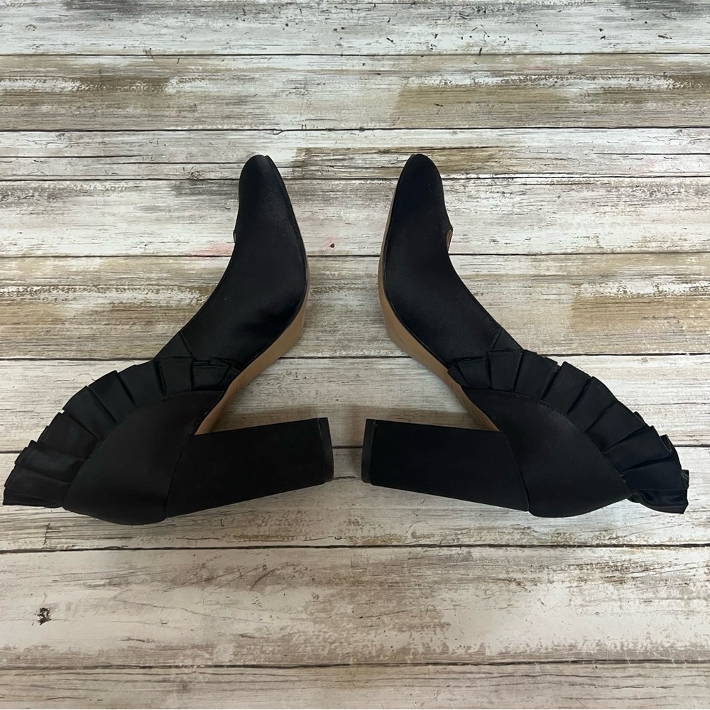 Botkier New York Vienna Ruffle Pump - Picture 10 of 16